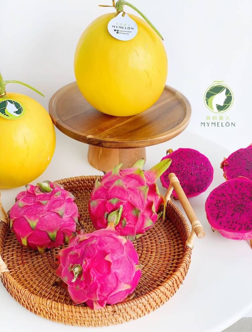 2 Golden Melon & 1kg Organic Dragon Fruits (No Packaging)