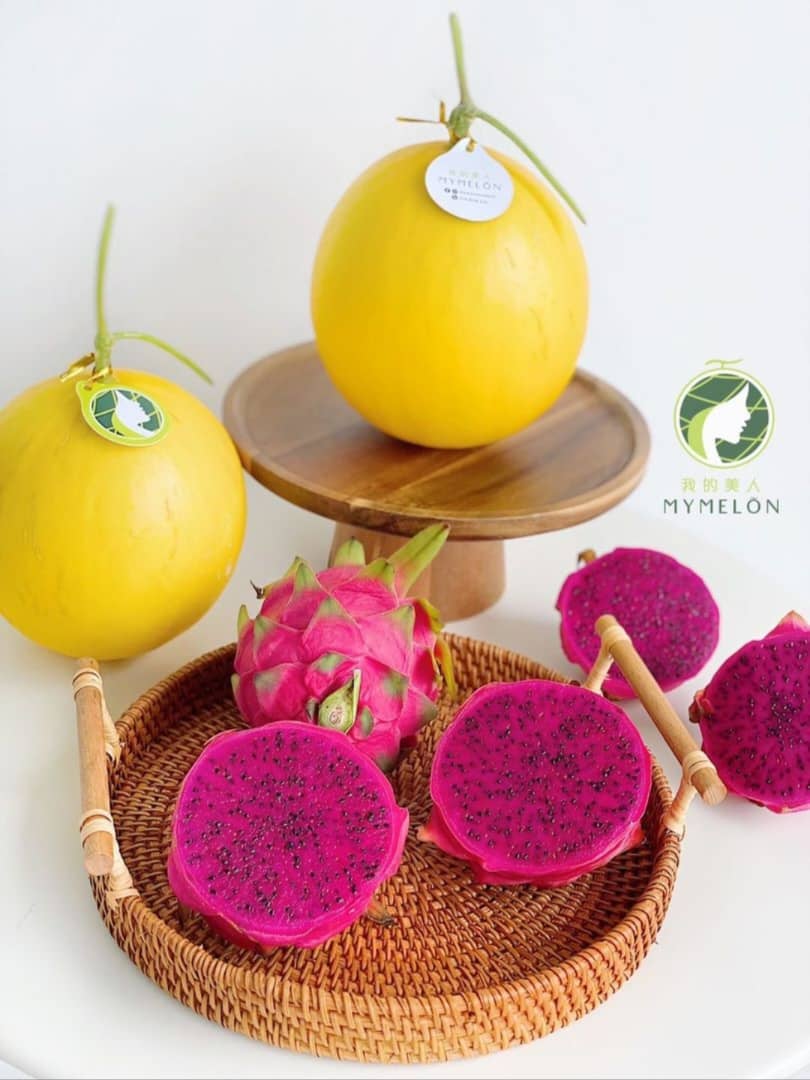 2 Golden Melon & 1kg Organic Dragon Fruits (No Packaging)