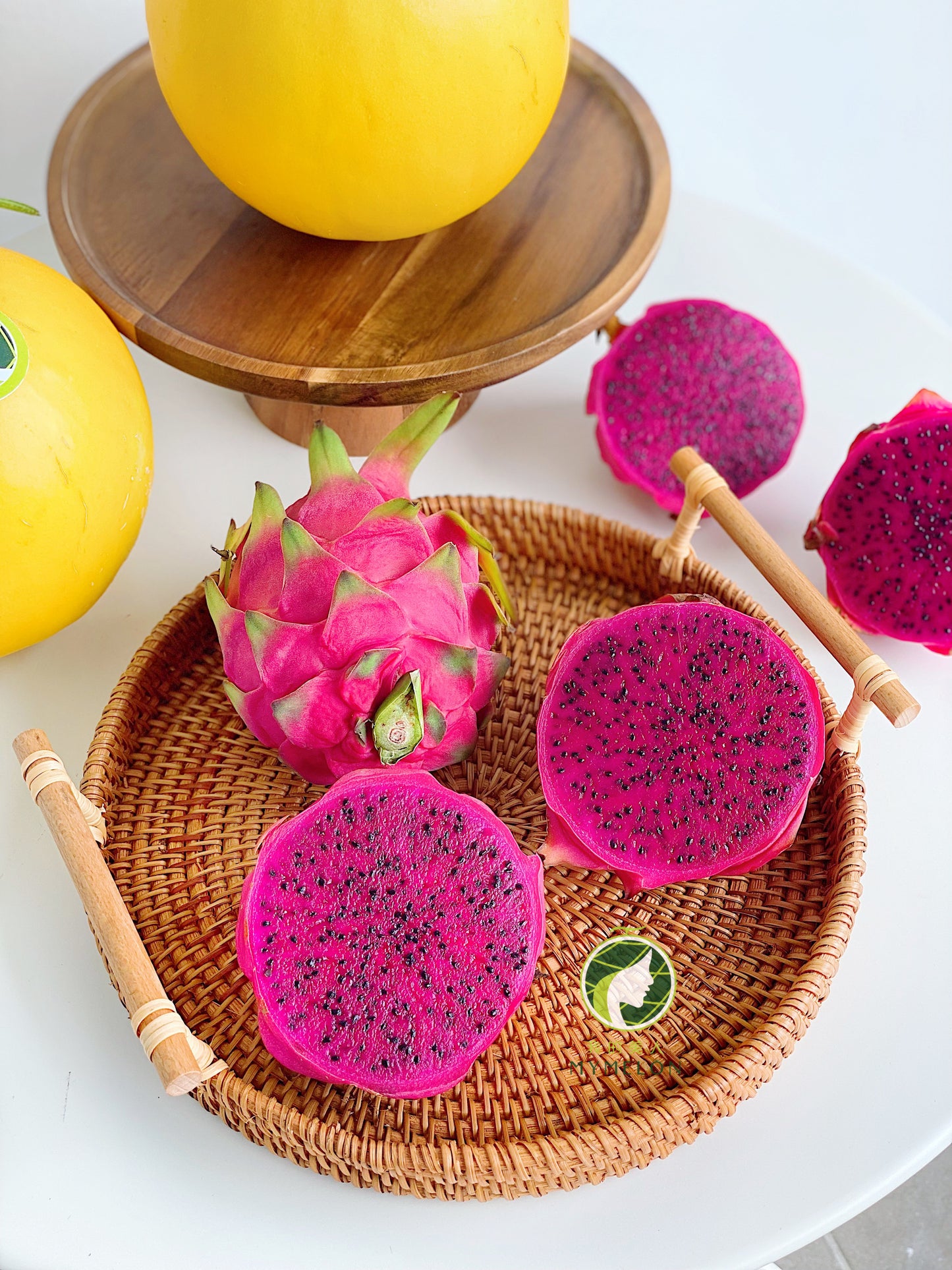 1 Golden Melon & 1kg Organic Dragon Fruits (No Packaging)