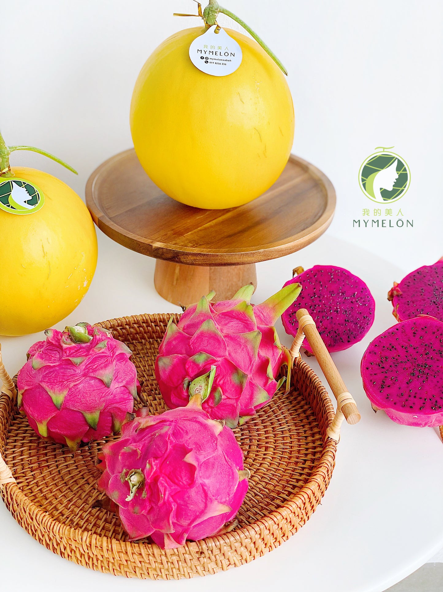 1 Golden Melon & 1kg Organic Dragon Fruits (No Packaging)