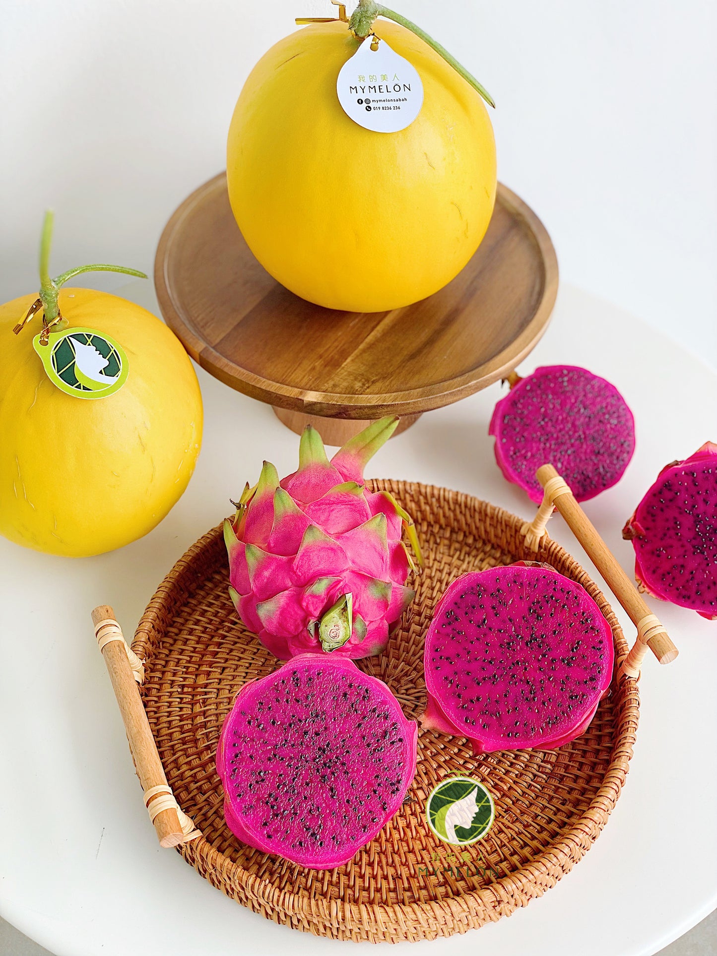 1 Golden Melon & 1kg Organic Dragon Fruits (No Packaging)